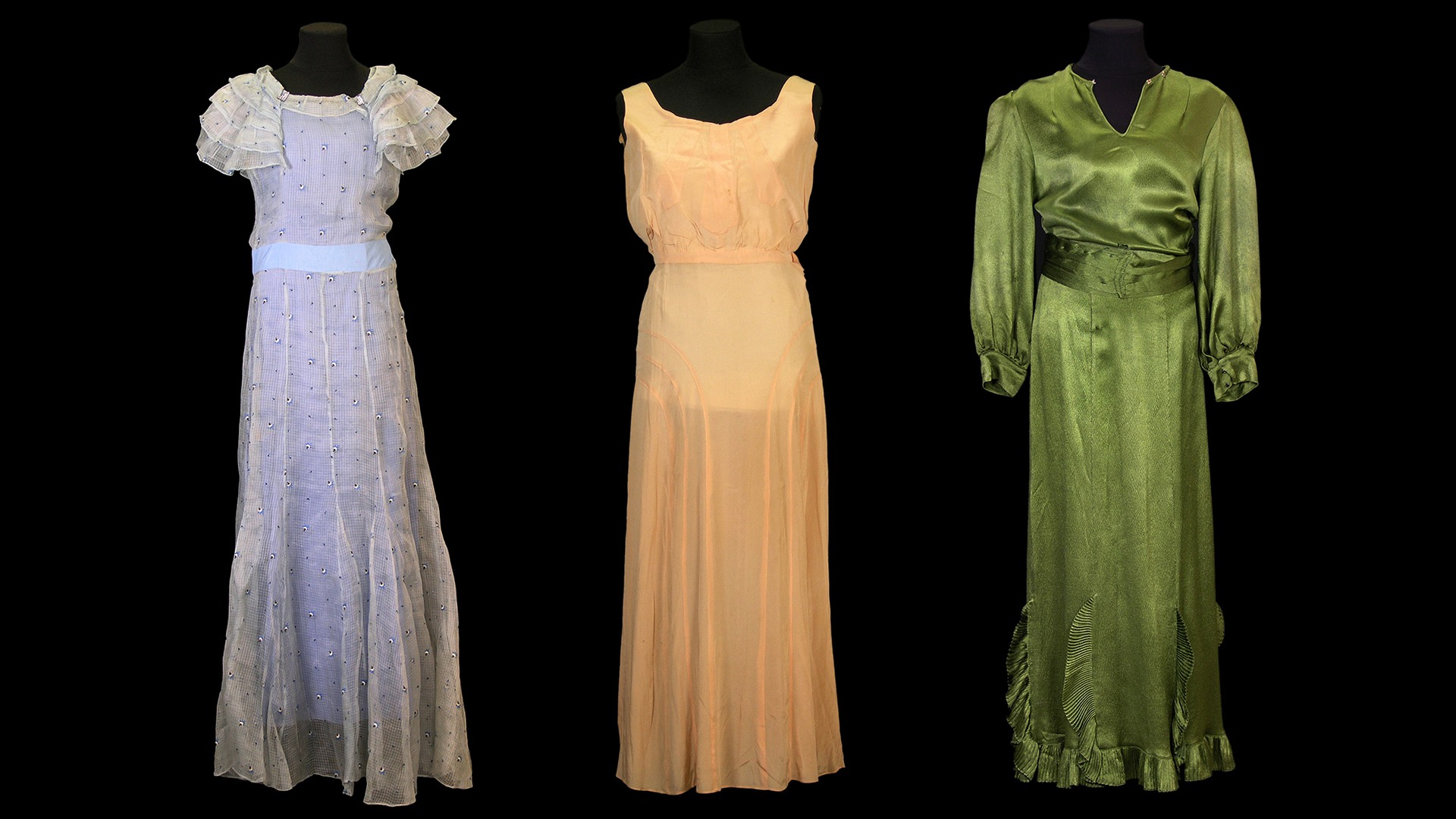 Tre festklänningar från 1930-talet. 