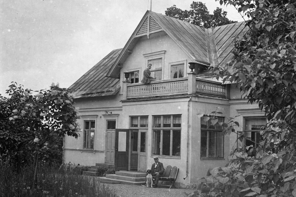 Ett av husen på Jurellvägen, Vrena, början av 1900-talet.