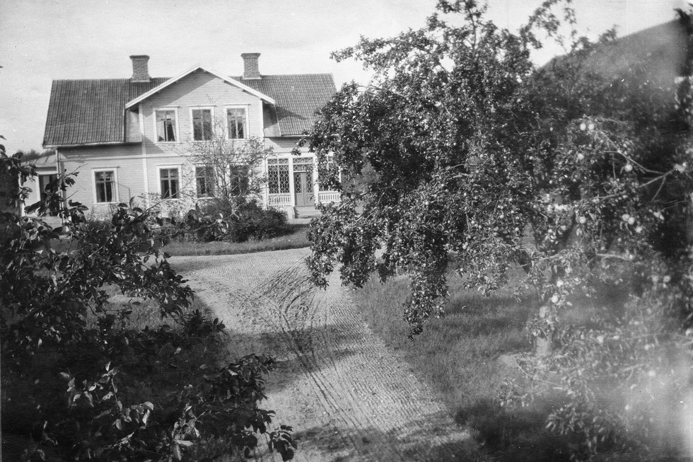 Stav i Floda socken, här bodde familjen Ahlstrand.