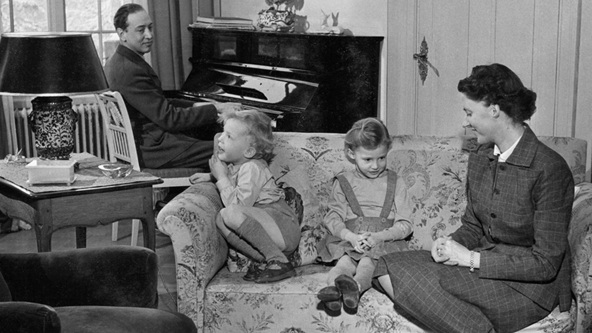 Ebba von Eckermann med sin man och deras två barn.