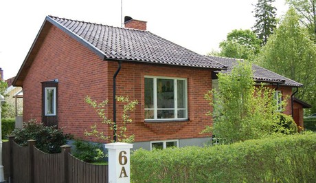 Villa med fasad av tegel